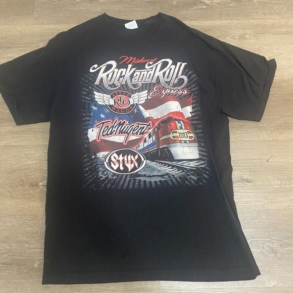 2013 Concert Rock and Roll Graphic T-Shirt - Picture 1 of 4
